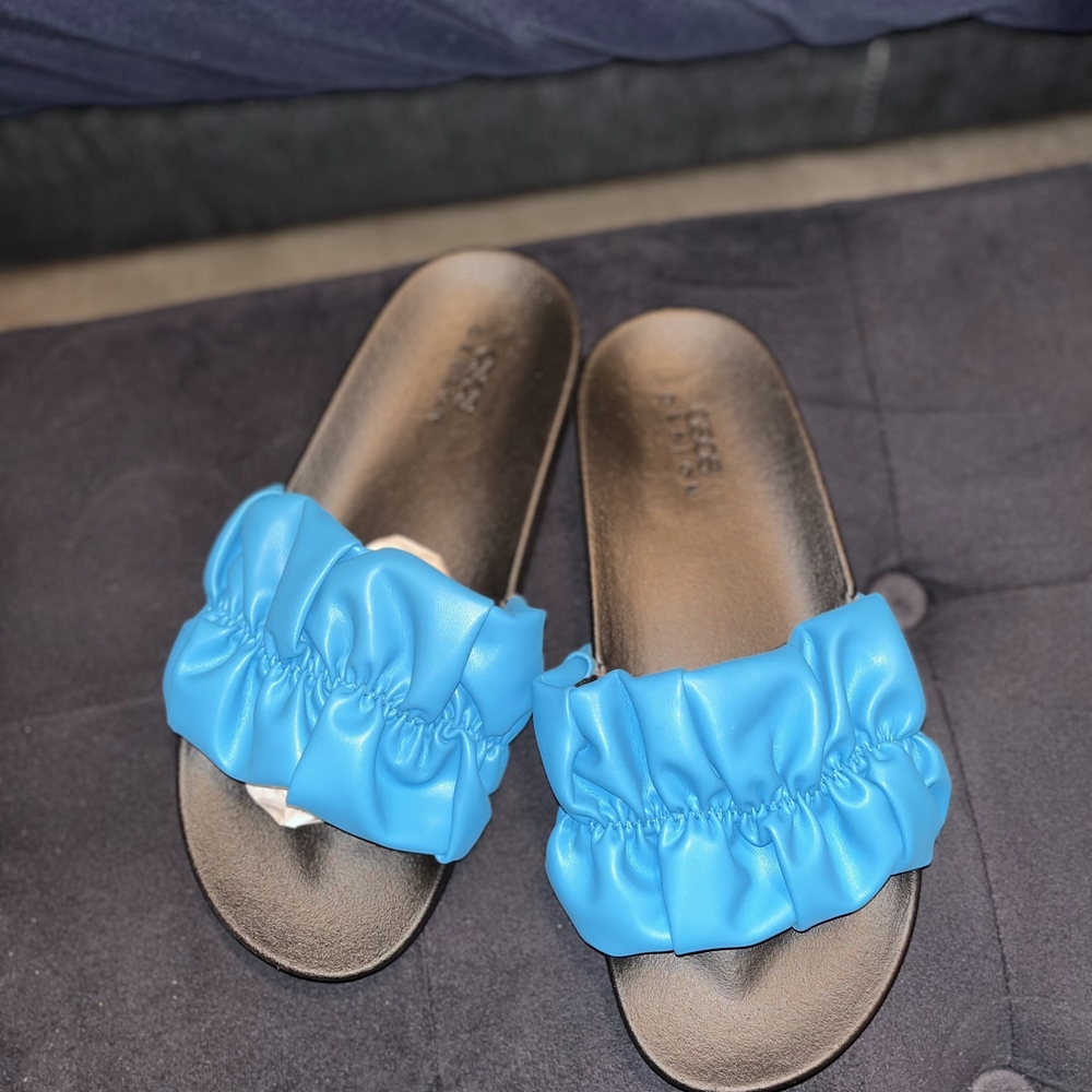 Steve Madden Blue Ruffle Slide Sandals